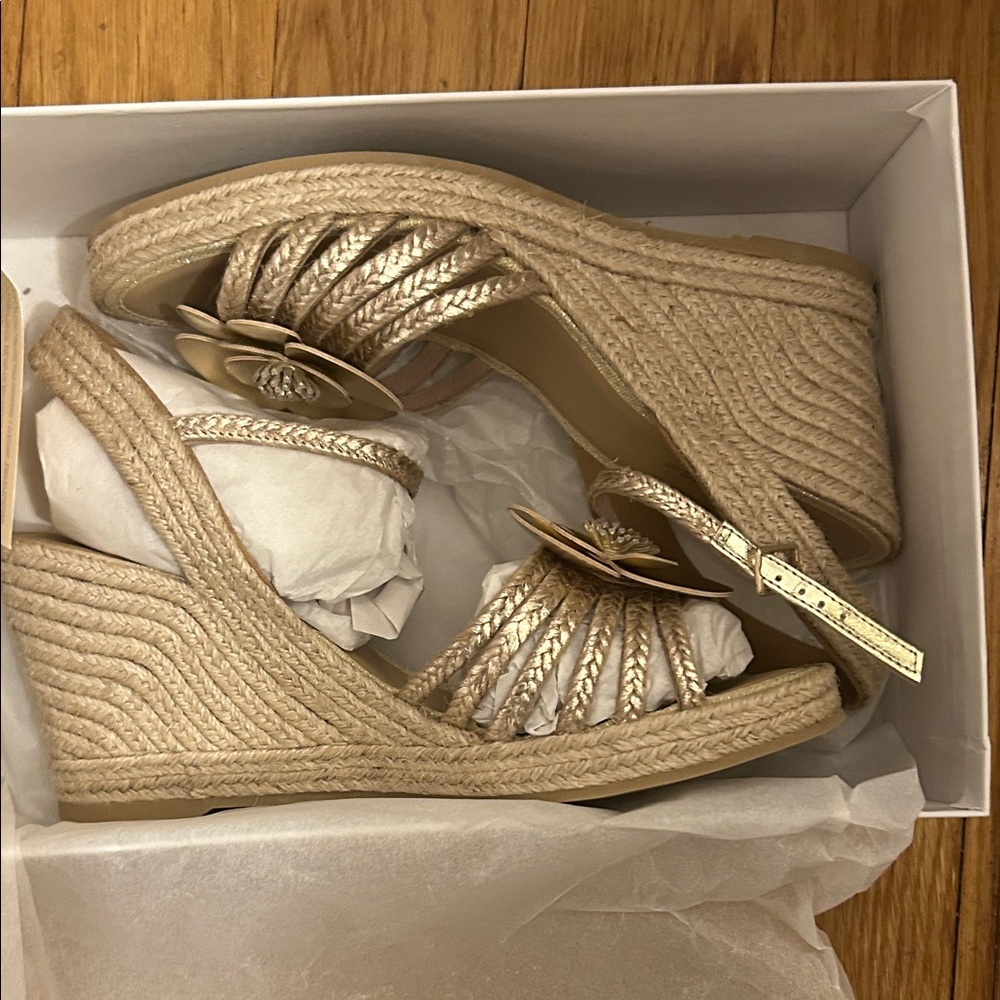 Stylish leather flower wedge sandals